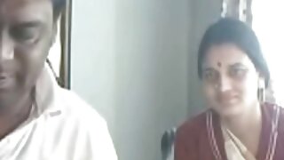 கொள்ளை அழகி அவளது கழுதை சாப்பிட்டு புண்டை இடிக்கிறது