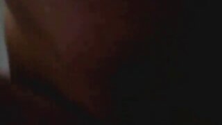 Appetizing பொன்னிற ஹேர்டு nympho மகிழ்ச்சியுடன் பெறுகிறார் அவரது அவளது licked by a naughty man