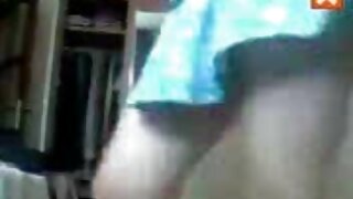 18 வயது குழந்தை தனது அழகான முகத்தில் படகோட்டி பெறுகிறது